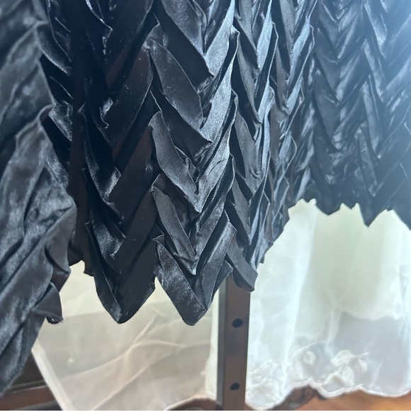 Jackie Jon black textured midi length skirt size 8 polyester stretch waist - Picture 4 of 6